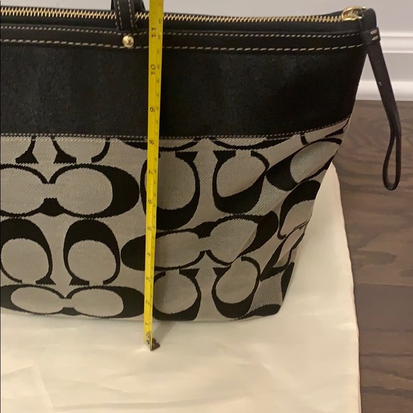 Coach Signature Handbag - Picture 6 of 15